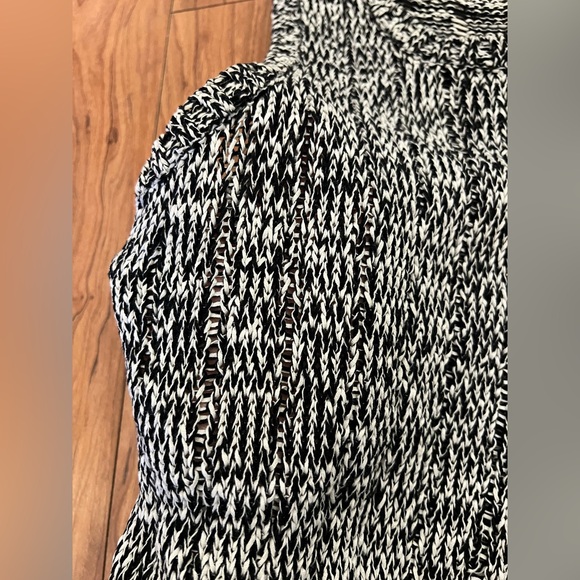 ELLEN TRACY Medium Scoop Neck Black & White Sleeveless Knit Top Cotton Stretch - Picture 2 of 7